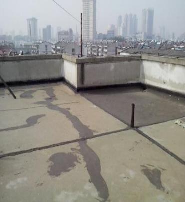 带岭漏水维修 楼顶漏水是什么原因，楼顶漏水维修方法是什么?
